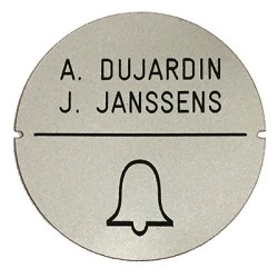 Linea 3000 – Gegraveerd naamplaatje, 1 drukknop, grijs